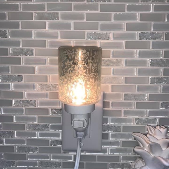 Other - Lily garden warmer